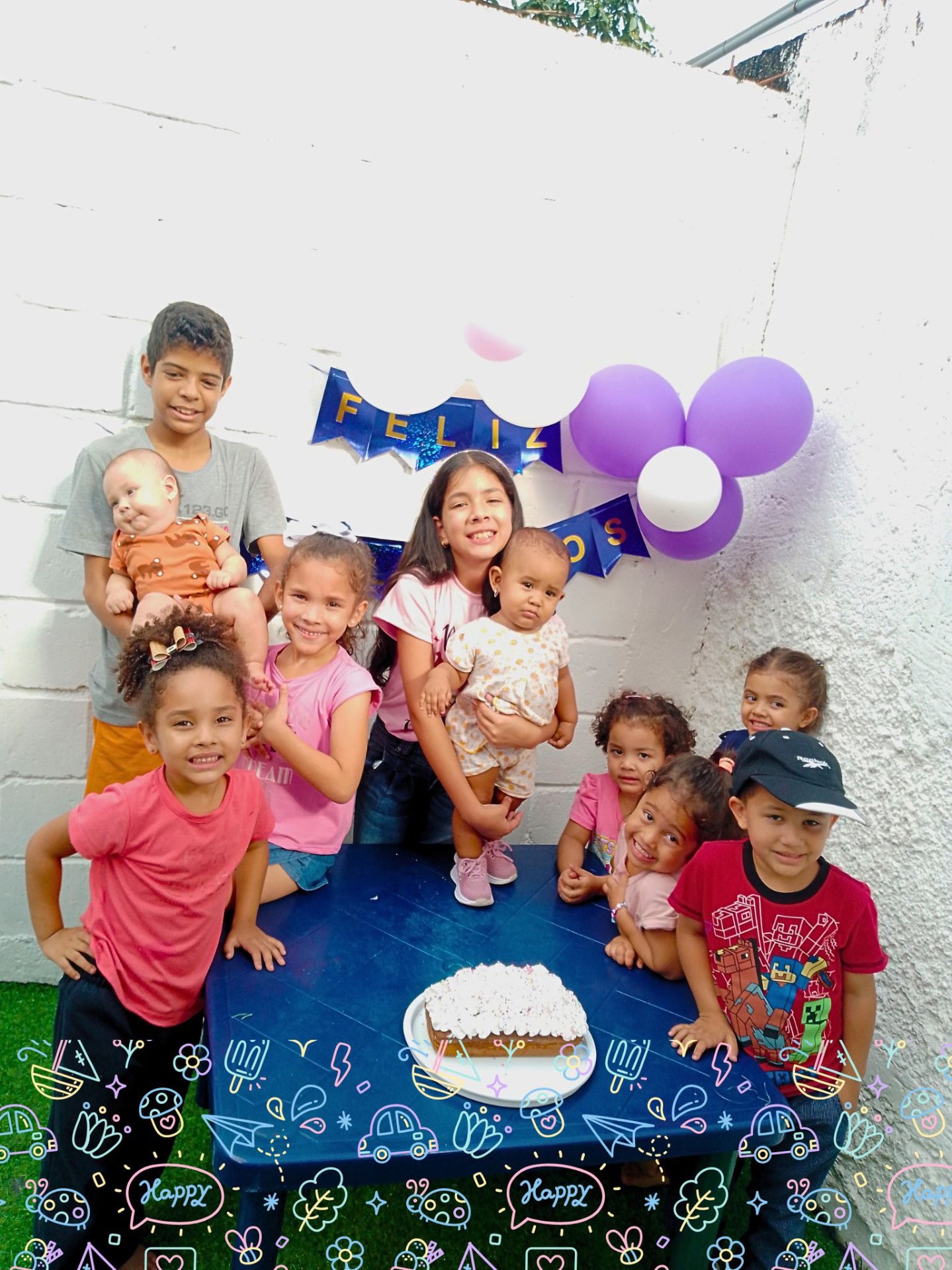 Niños jugando con rompecabezas